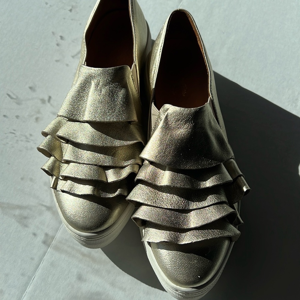 EUC Seychelles Gold Ruffle Sneakers